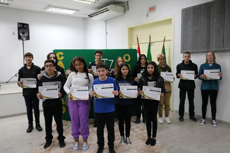 Homenagem aos destaques na Olimpíada Brasileira de Matemática