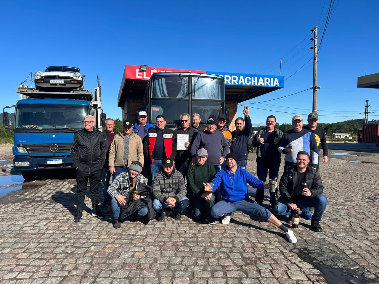 Integrantes do Veteran Car Club Novo Hamburgo embarcaram na manh&atilde; desta sexta-feira (14) para participar do encontro em S&atilde;o Bento do Sul