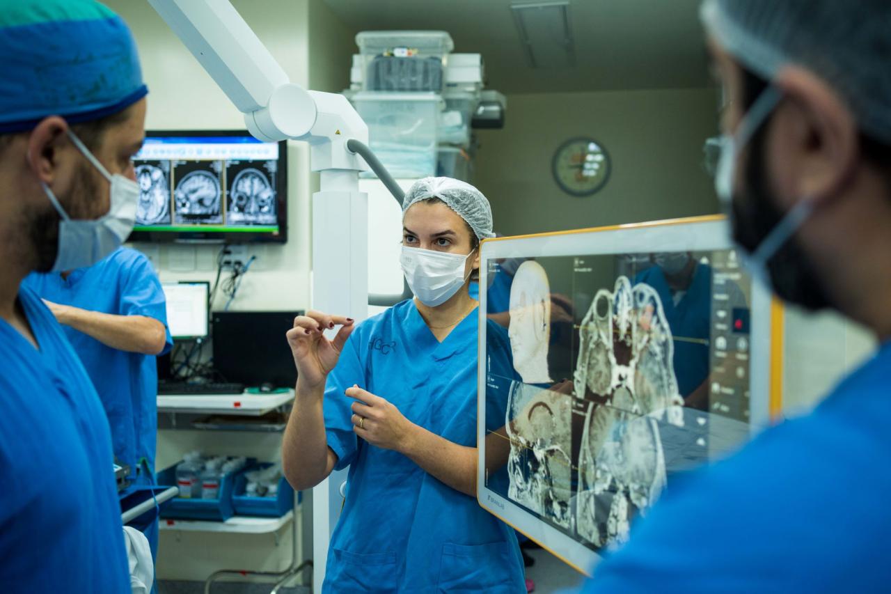 Tecnologia de ponta permite cirurgias cerebrais e de coluna mais seguras em SC