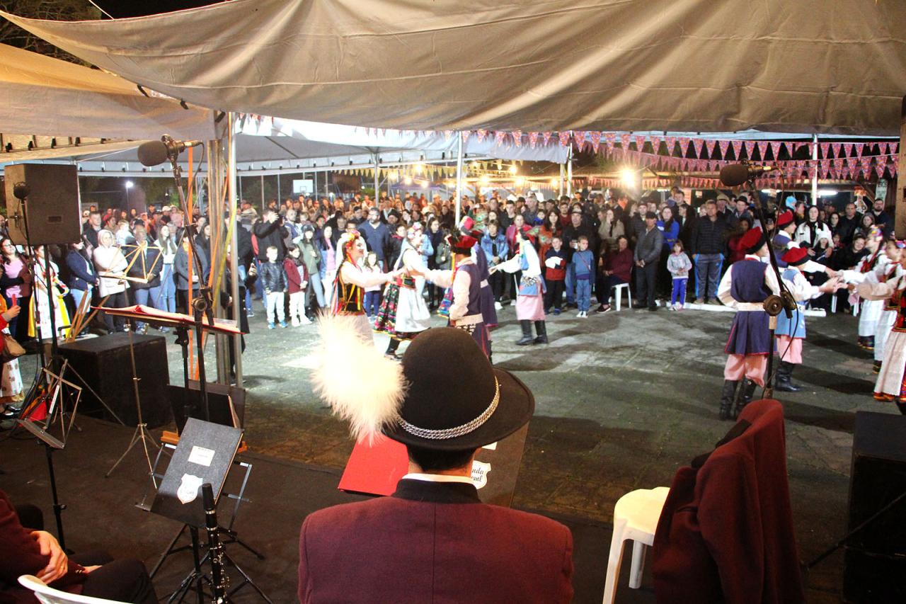 Feira da Lua já é tradição nas noites de sexta-feira em Piên PR