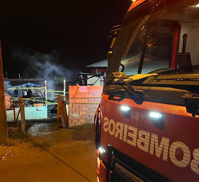 Filho paraplégico e mãe morrem em incêndio em residência em Curitibanos SC