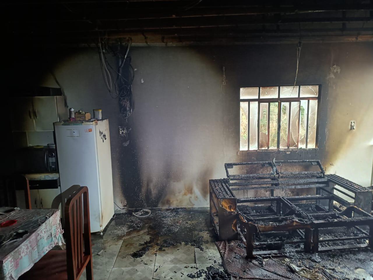 Incêndio em residência em Rio Negrinho SC