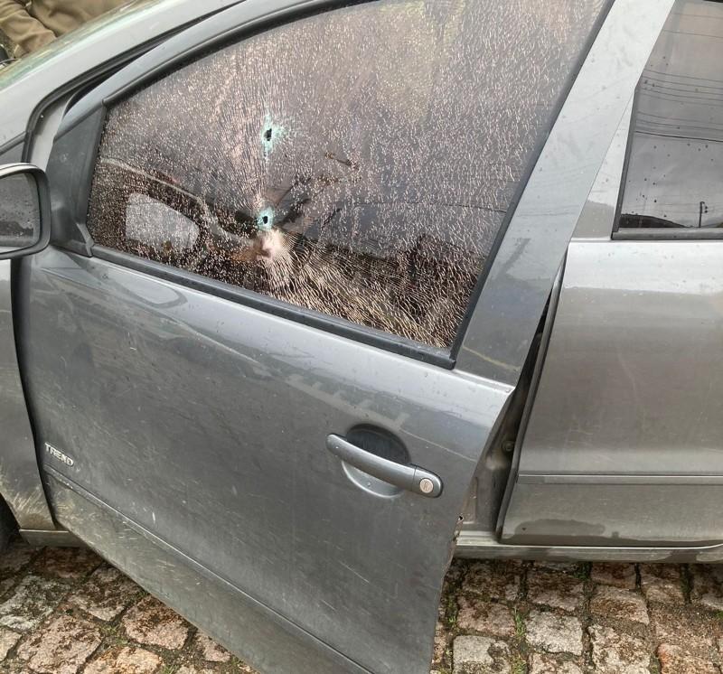 Jovem é executado a tiros dentro do carro em Rio do Sul