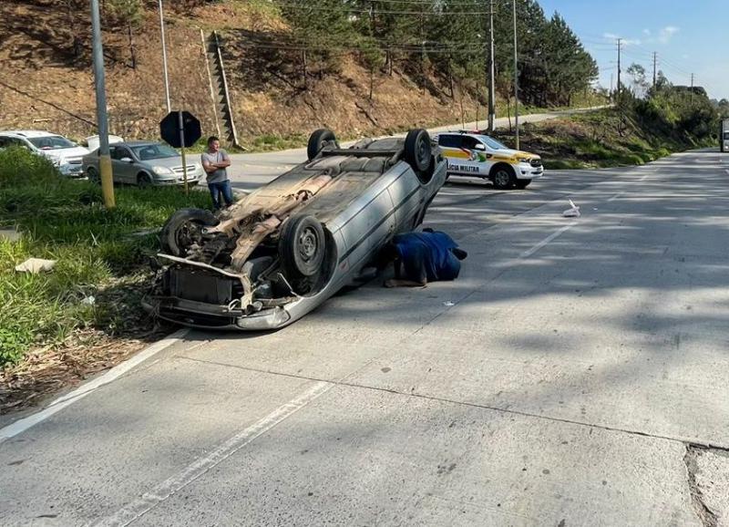 Vídeo: Ultrapassagem termina em acidente em São Bento do Sul