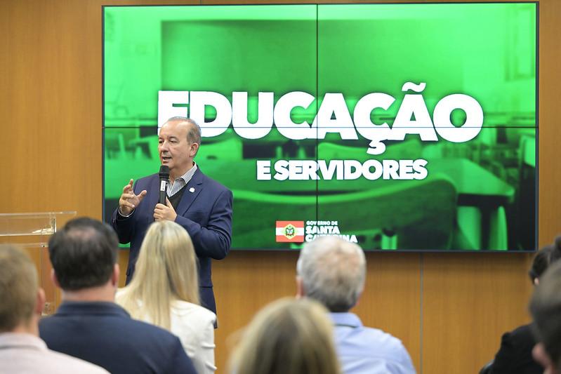 SC anuncia maior concurso público da história para a educação
