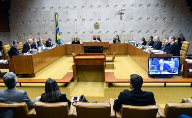 STF decide que Congresso deve regulamentar a licença-paternidade
