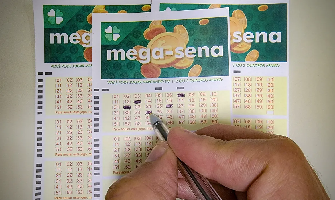 Mega-Sena acumula e pode pagar R$ 105 milhões