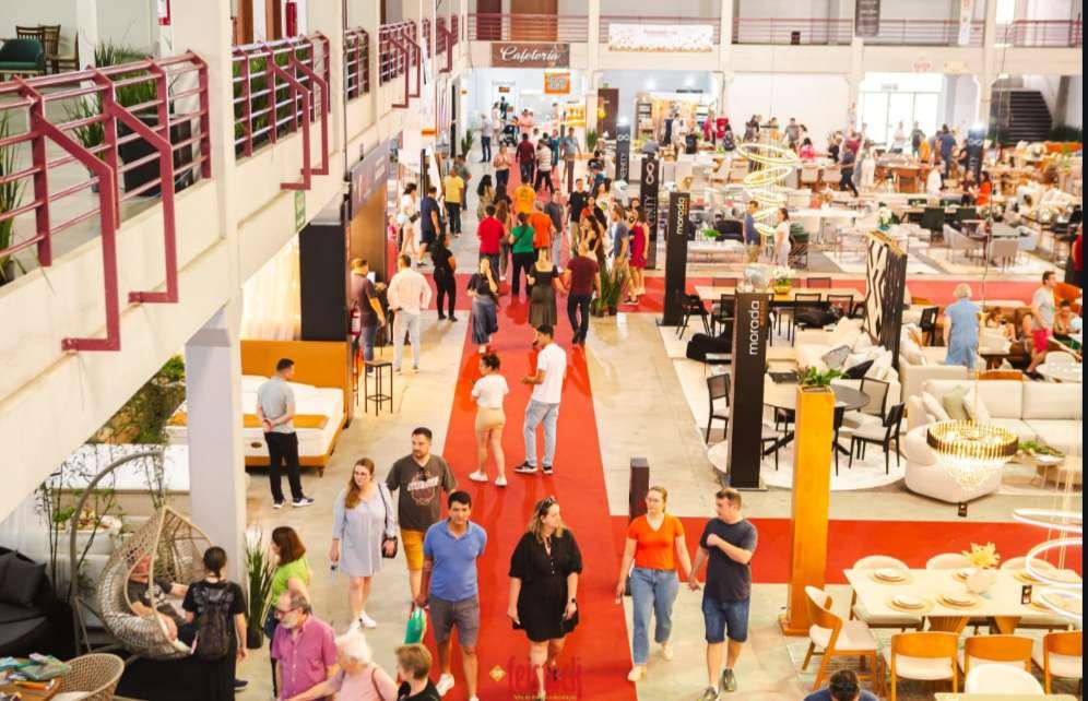 Sol, calor e boas vendas na Feistock em São Bento do Sul