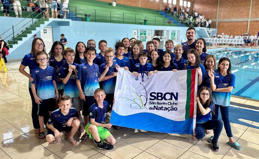 Natação mirim de São Bento conquista 15 medalhas