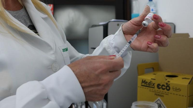 Decreto que excluir vacina da covid-19 do rol das vacinas obrigatórias é ilegal diz MPSC