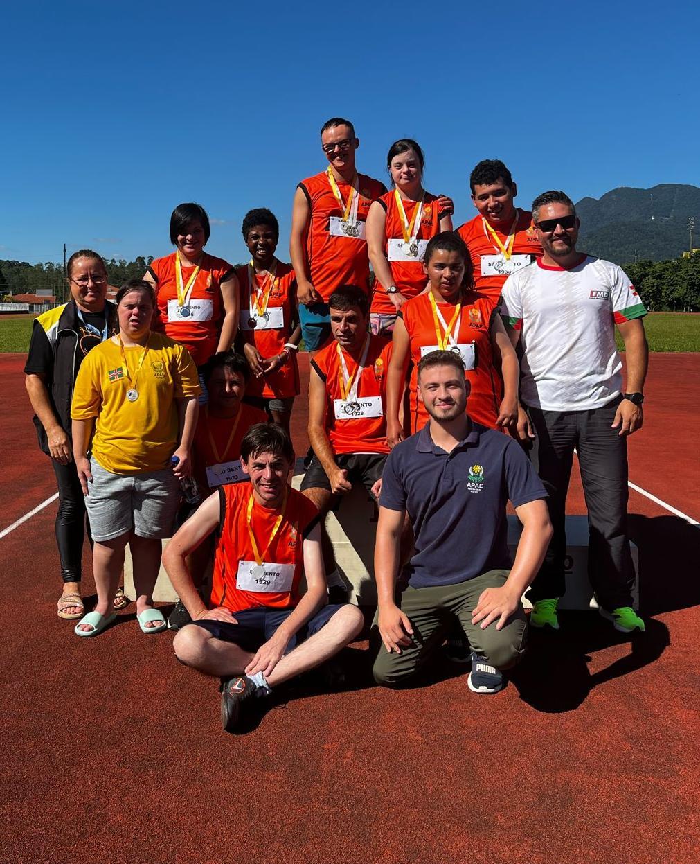 Atletas de atletismo brilham no Campeonato Regional das Apaes