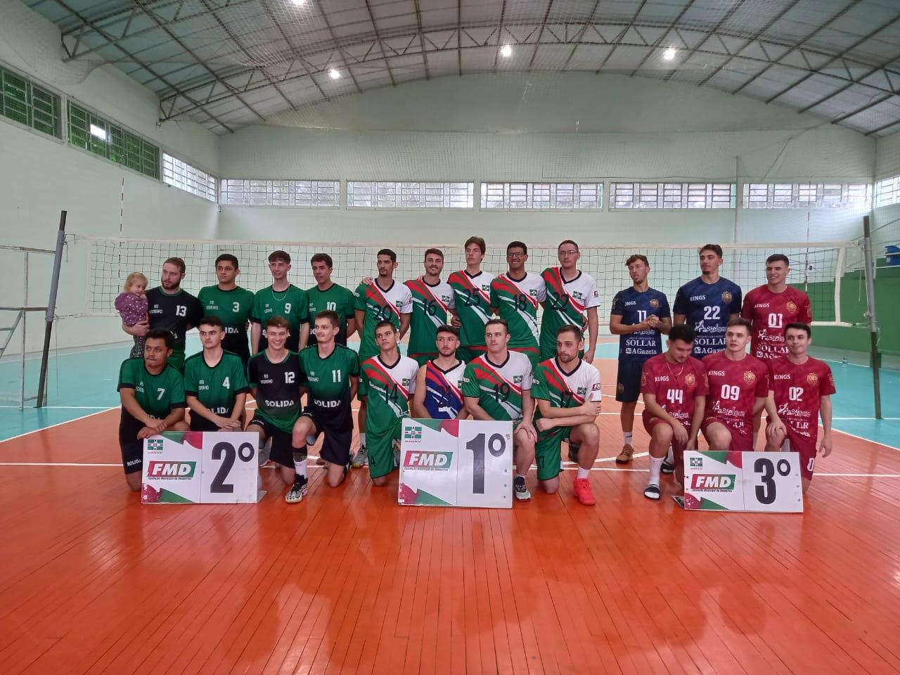 Campeões do municipal de vôlei masculino e feminino em São Bento do Sul