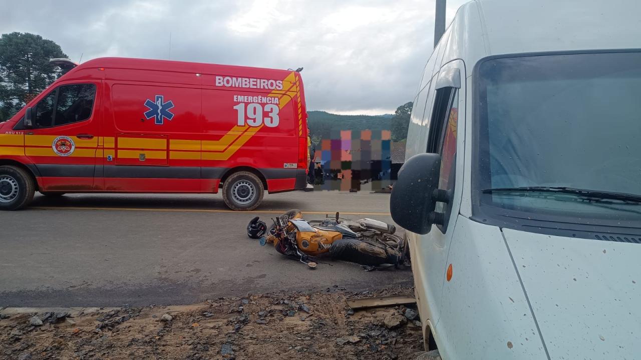 Acidente na Volta Grande deixa motociclista ferido