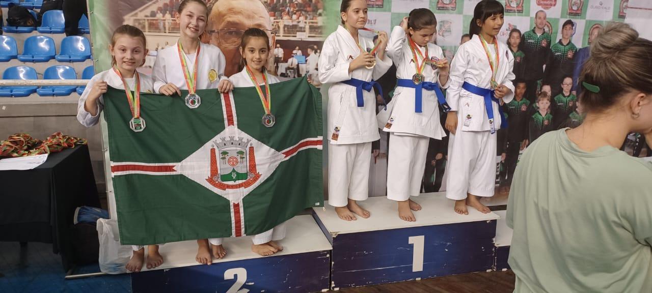 Atletas de São Bento brilham em competição de Karatê