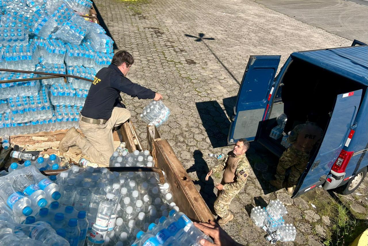 Carreta com donativos é apreendida com toneladas de maconha