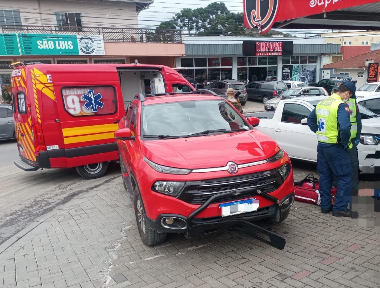 Carro e moto colidem na estrada das Neves