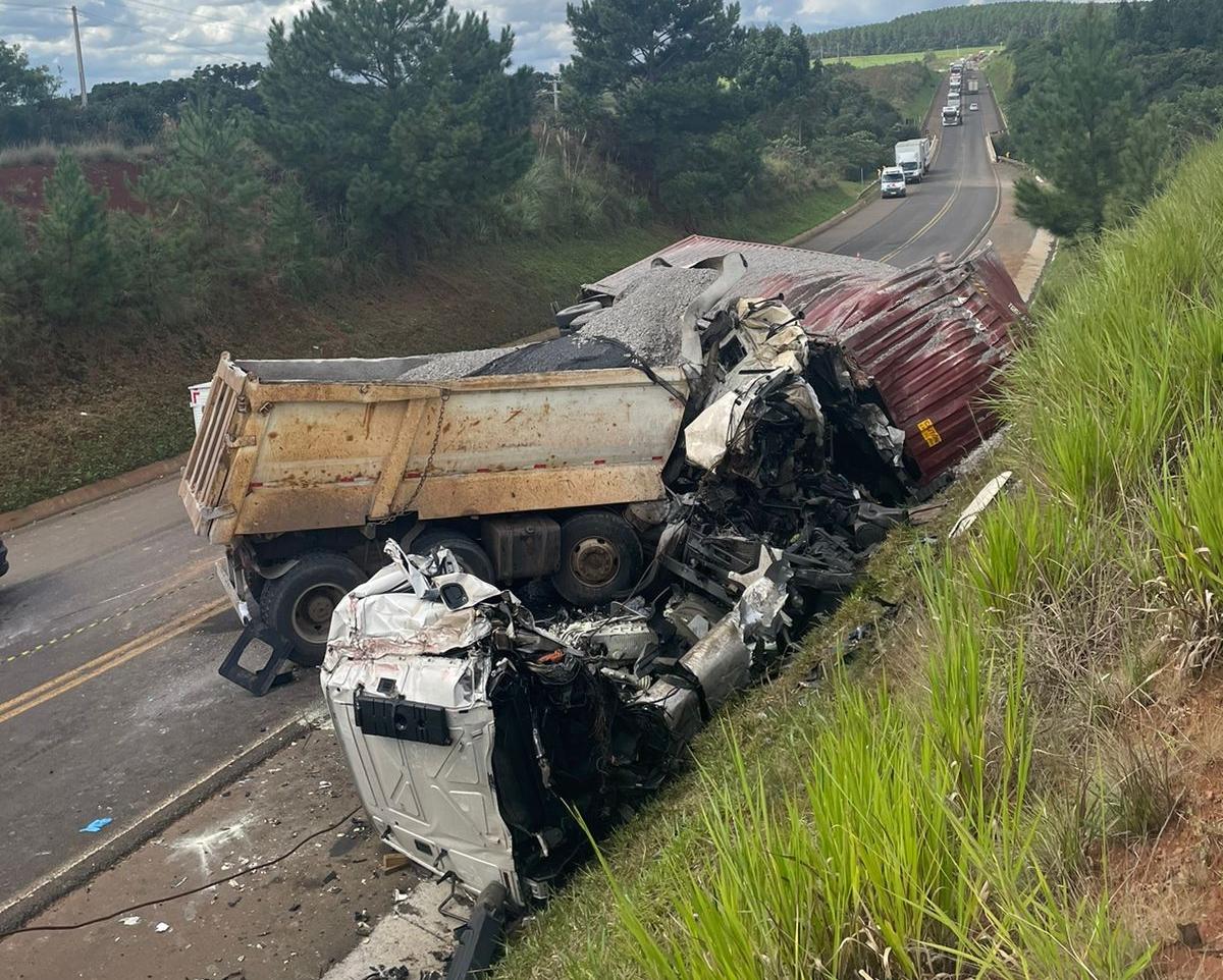Grave acidente deixa dois mortos na BR 282 em Campos Novos SC