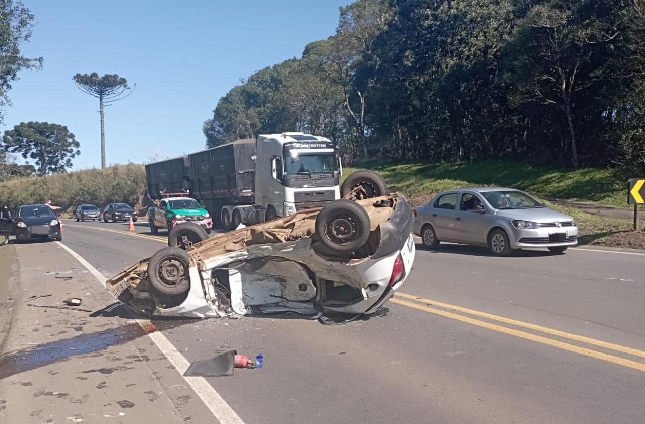Grave acidente na BR 116 deixa três pessoas feridas em Ponte Alta do Norte SC