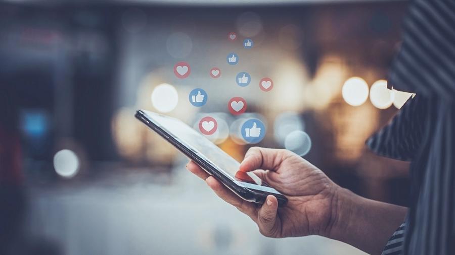 Impacto das Redes Sociais na Solidão: Uma Análise Complexa