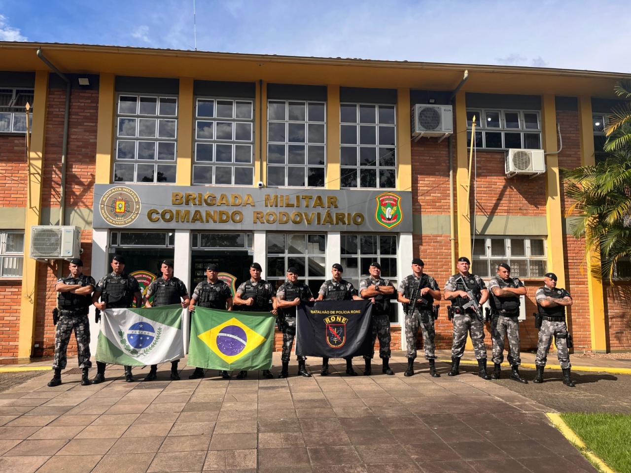 Policiais do Paraná atuam na segurança e resgates no Rio Grande do Sul