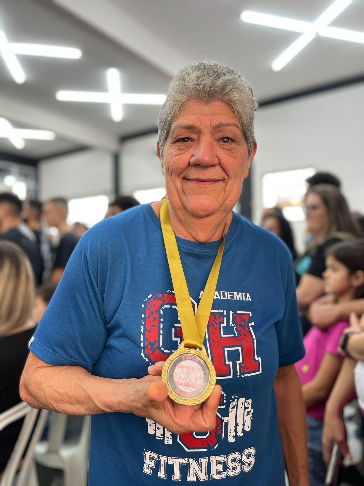 Dona Luiza com seus 60 anos competindo 