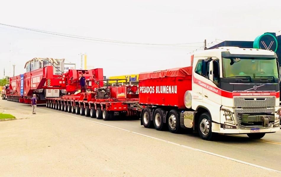 Passagem de carga superdimensionada causará lentidão nas BRs-470 e 101 neste sábado