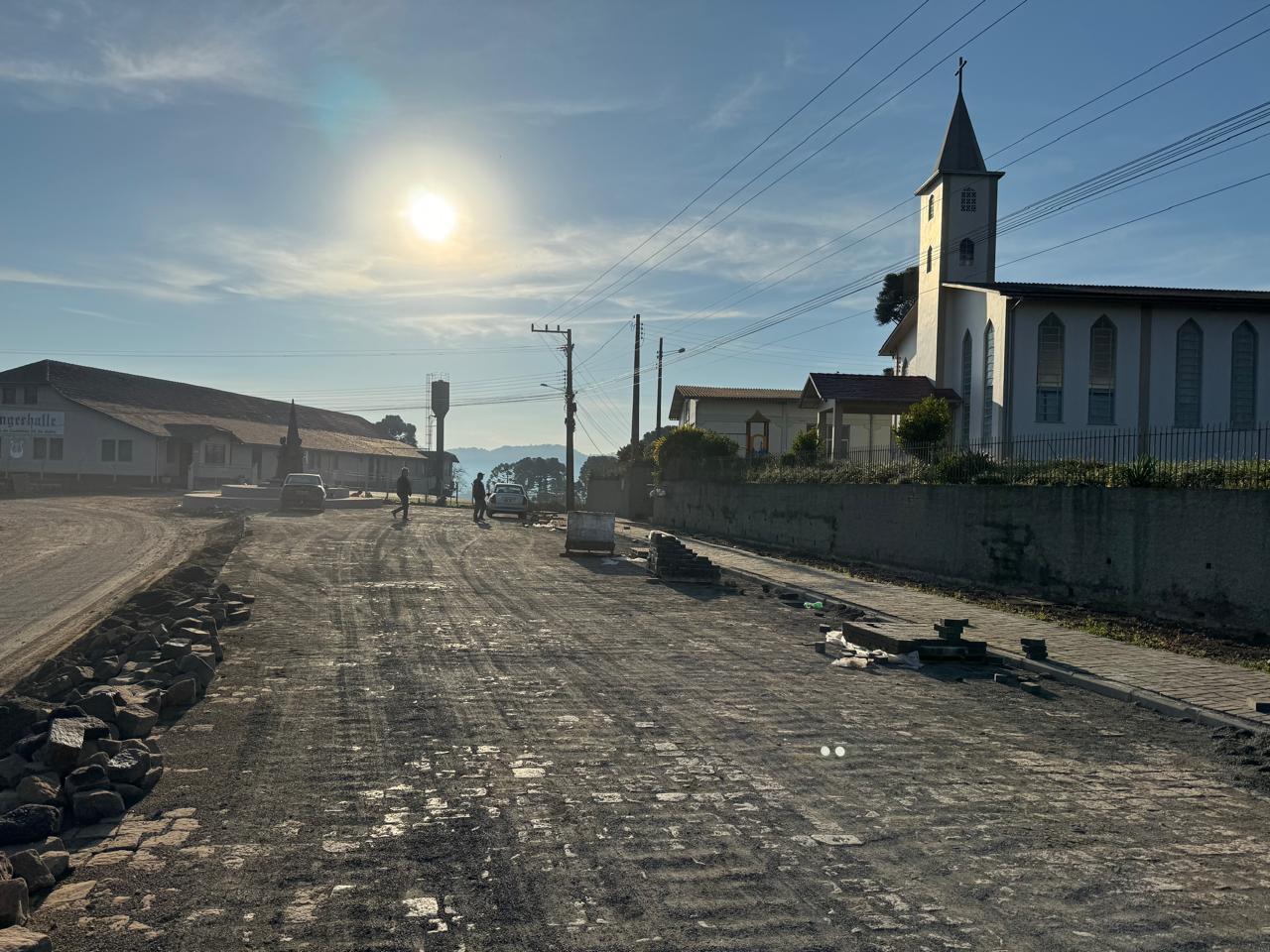 Pavimentação avança na Estrada Dona Francisca