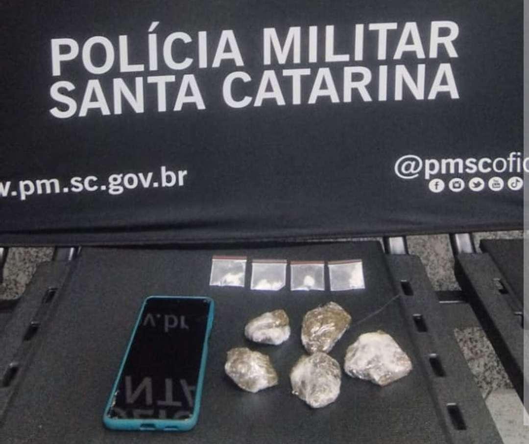 Perseguição termina em prisão por tráfico na Antônio Kaesemodel