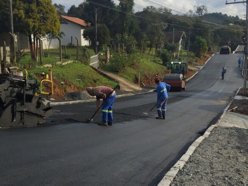 Rua Rosa Fürst no bairro Progresso próxima da conclusão
