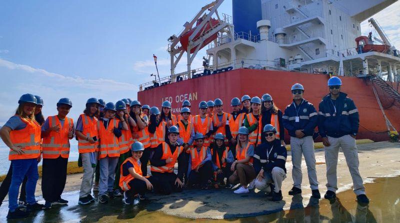 Alunos de Campo Alegre visitam o Porto de São Francisco do Sul SC
