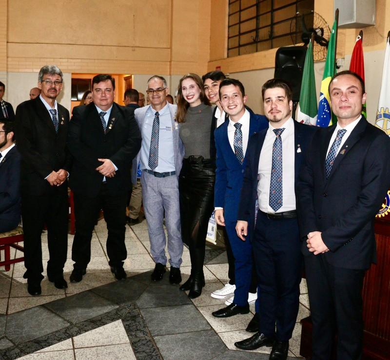 Família Rotária empossa novas diretorias