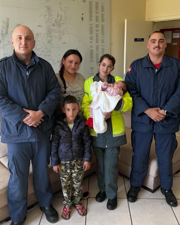 Bebê engasgada é  salva pelos bombeiros em Rio Negrinho SC