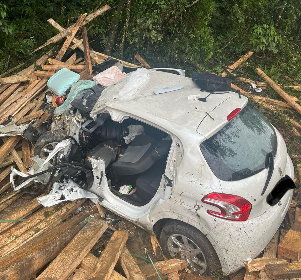 Colisão frontal deixa vítima fatal na BR 282 em Alfredo Wagner SC