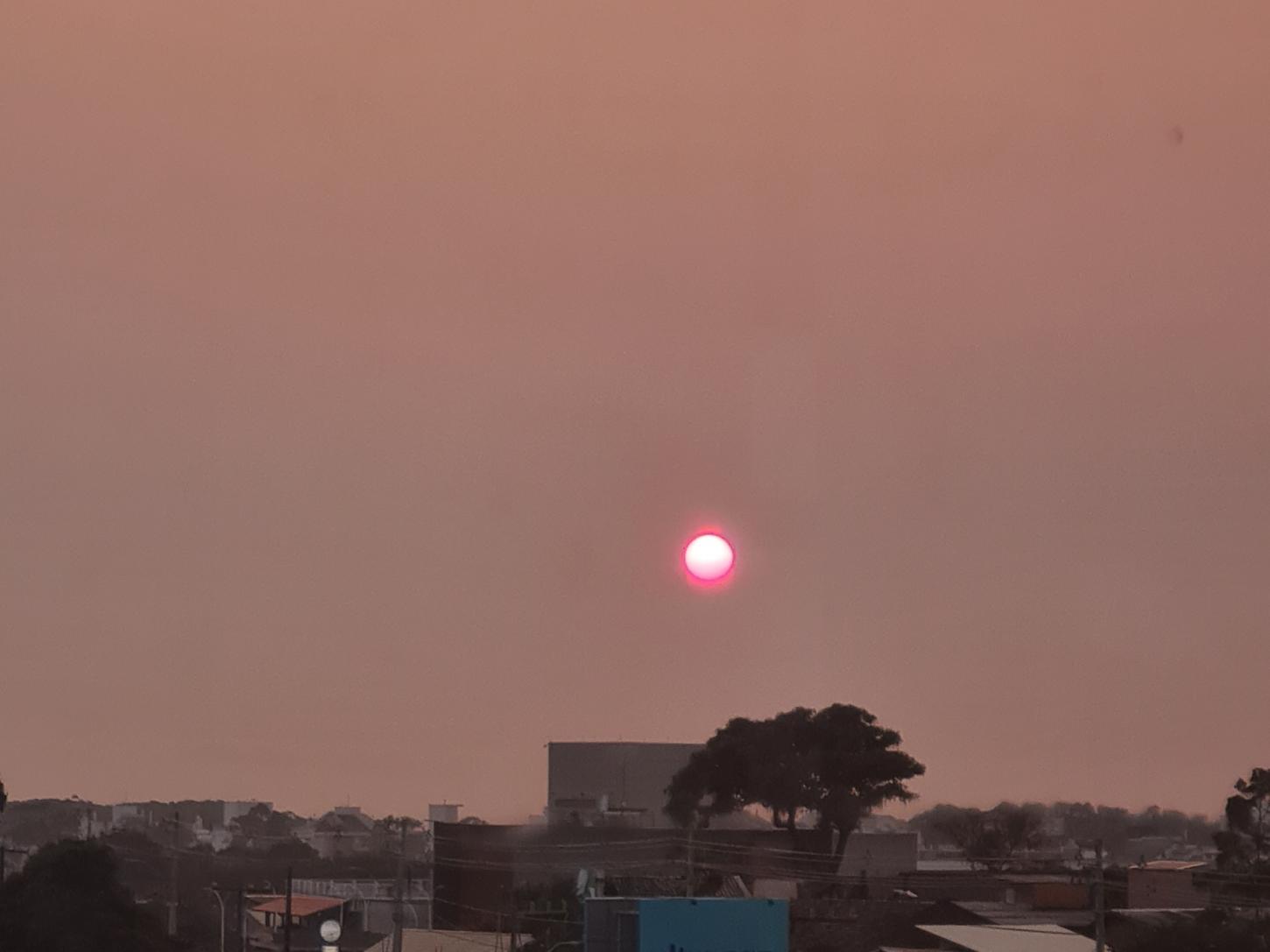 Fumaça das queimadas da Amazônia afeta céu e qualidade do ar em SC