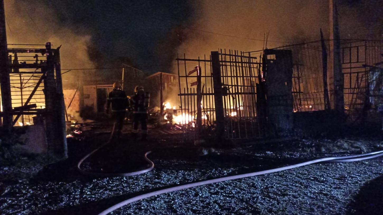 Incêndio destroi duas residências em Lages SC