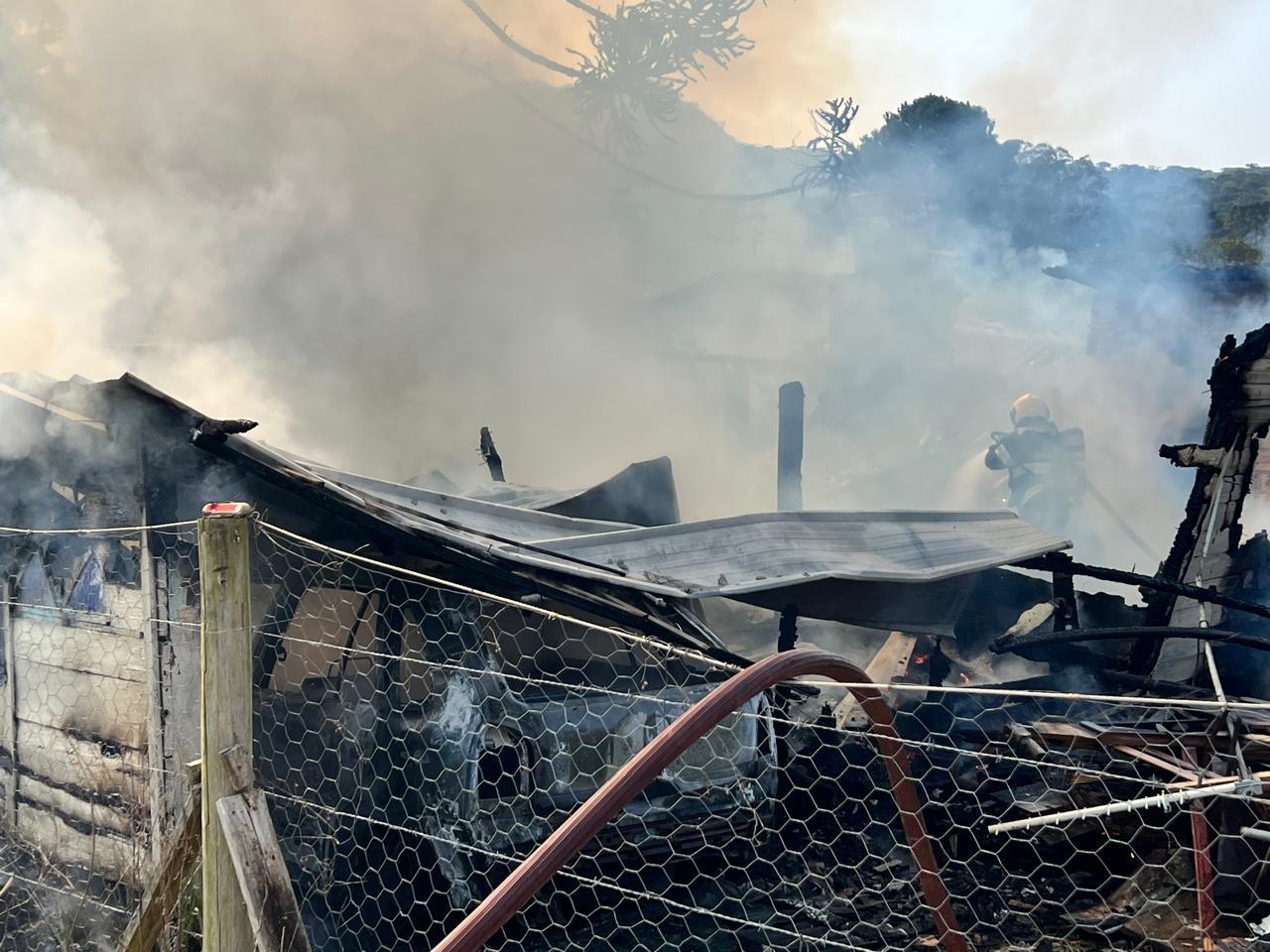 Lençol térmico causa incêndio em residência