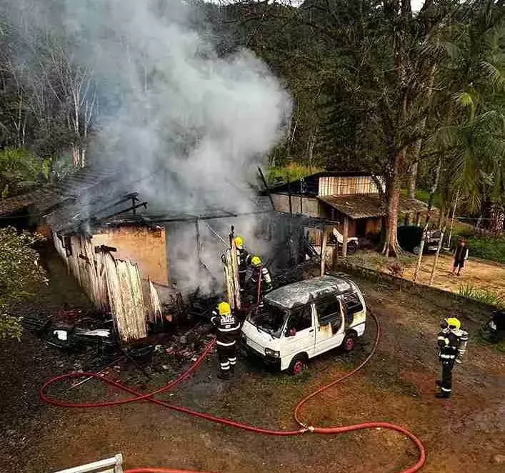 Cadeirante morre em incêndio em Rio dos Cedros