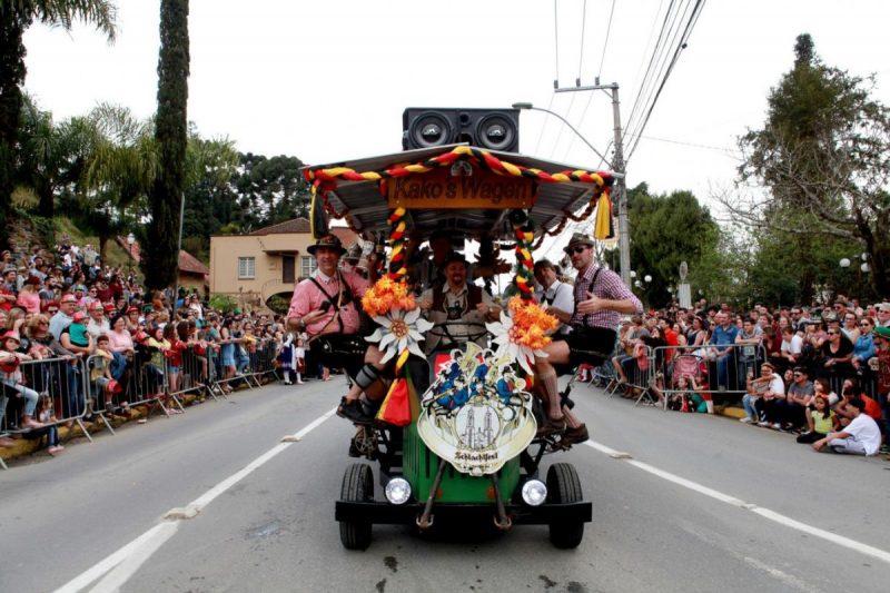 Desfiles cívicos e Schlachtfest acontecem no próximo sábado (7)