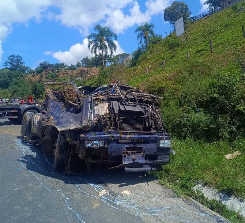 Caminhoneiro fica ferido em acidente na BR-470 em Pouso Redondo SC