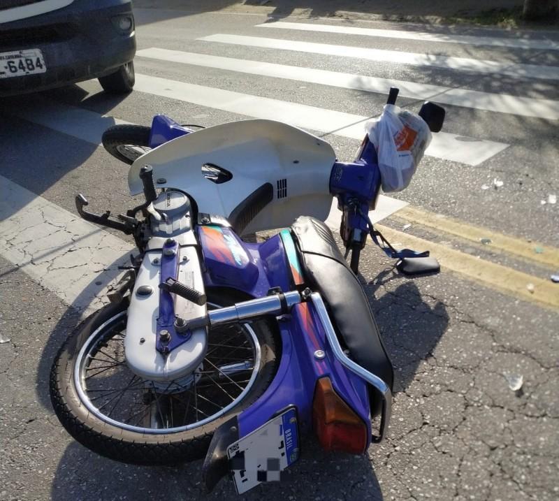 Idosa morre atropelada por moto na faixa de pedestres em Brusque