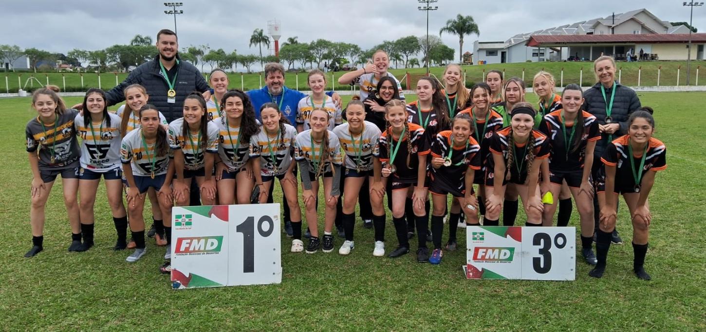 Meninas do Colégio Roberto Grant garantem o título do Moleque Bom de Bola