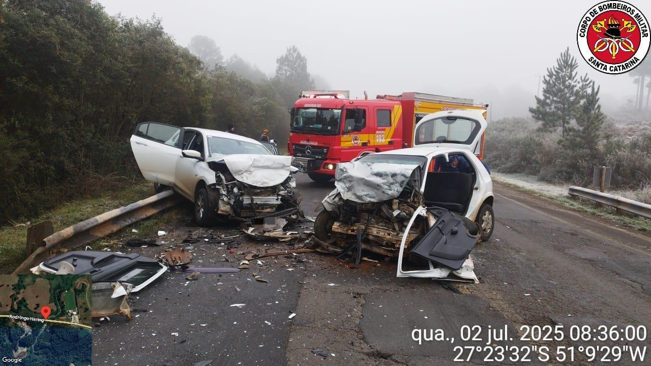 Colisão entre dois carros deixa feridos na BR-282 em Campos Novos