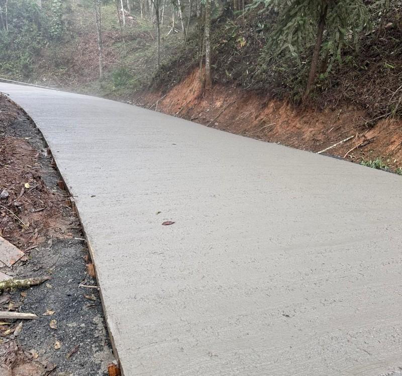 Estrada Rio Negro recebe mais uma etapa da concretagem