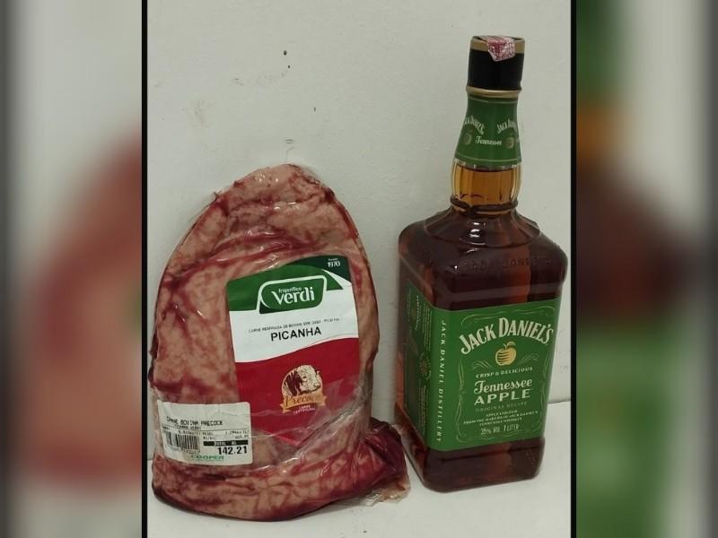 Homem é preso após furtar picanha e uísque em supermercado de Blumenau