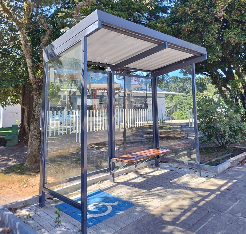 Novos  abrigos de ônibus  garantirão mais conforto  e acessibilidade