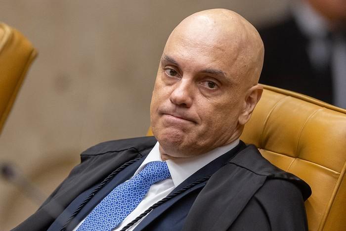 Alexandre de Moraes decreta prisão domiciliar de Jair Bolsonaro