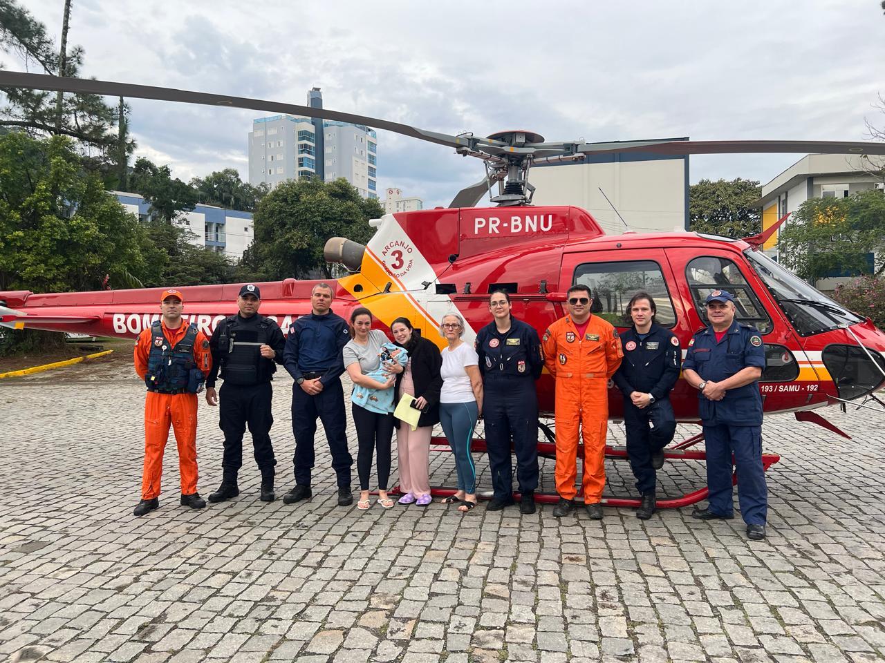 Bebê de três dias é salvo após engasgar com leite materno em Blumenau