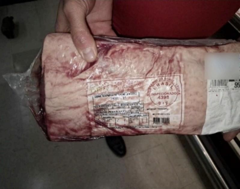Homem furta carnes em mercado de Mafra