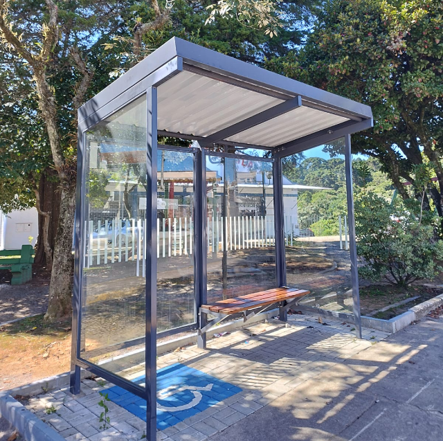 Novos abrigos de passageiros começam a ser instalados em São Bento do Sul