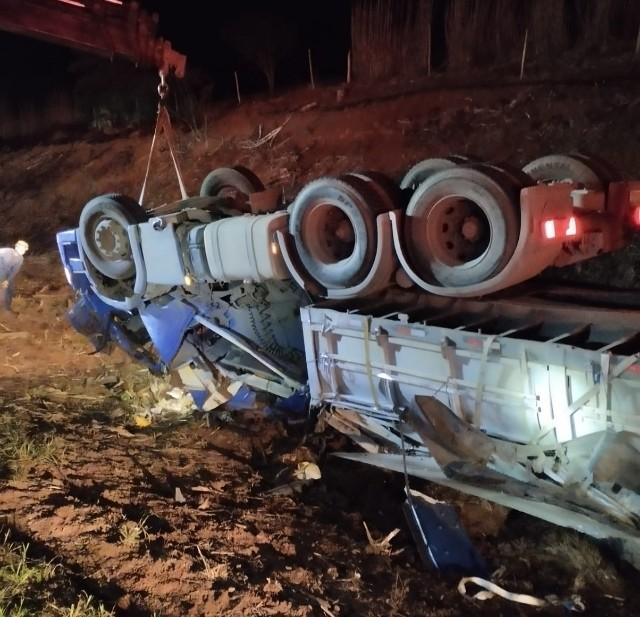 Caminhoneiro perde a vida na BR 470 em Curitibanos